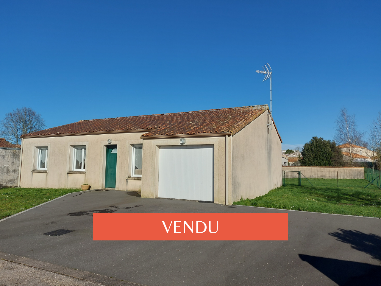 PROCHE ECOLES ET COMMERCES