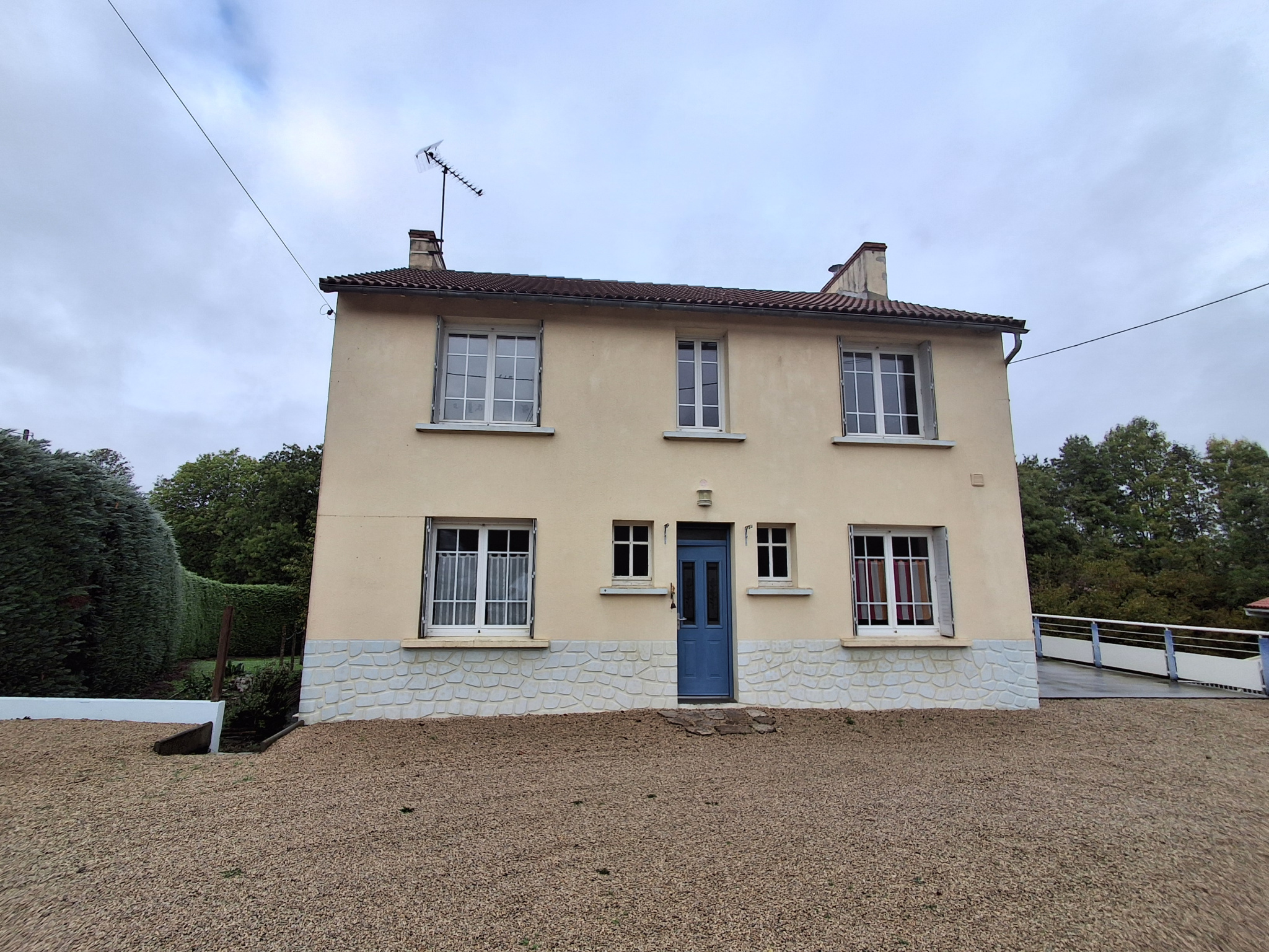 AUX PORTES DES HERBIERS, EN CAMPAGNE