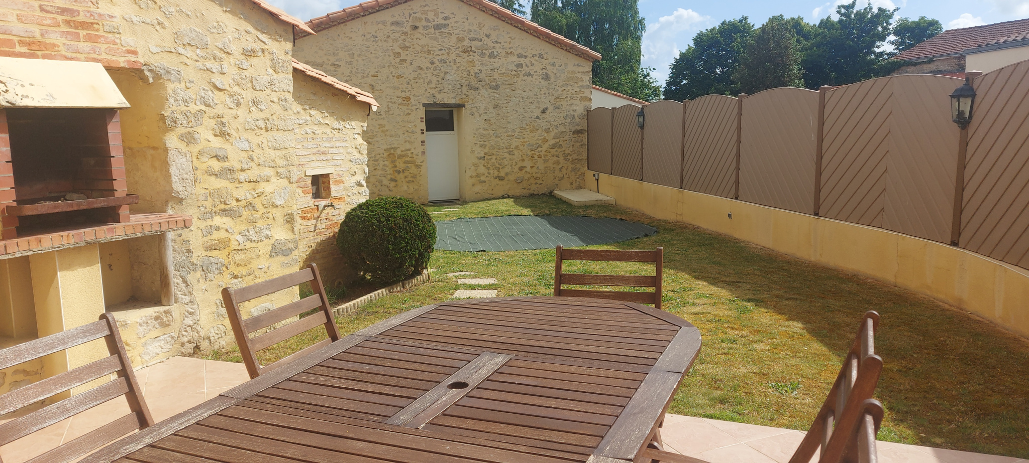 MAISON DE CARACTERE OFFRANT DE BEAUX VOLUMES, DANS UN CADRE DE VIE PRIVILEGIE.